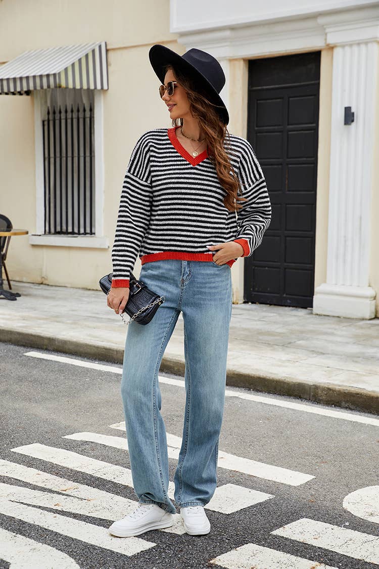 STYLISH CONTRASTING V-NECK KNITWEAR