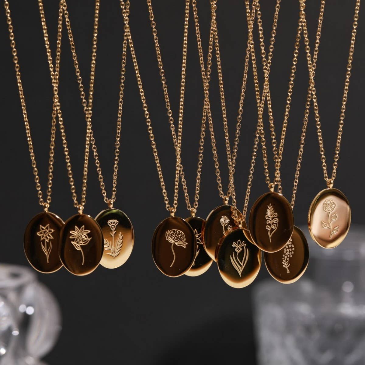 GOLD STAINLESS STEEL DECEMBER FLOWER NECKLACE