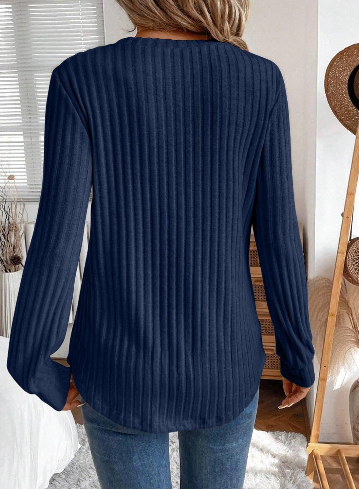 V-neck sharpened pit strip long sleeve T-shirt