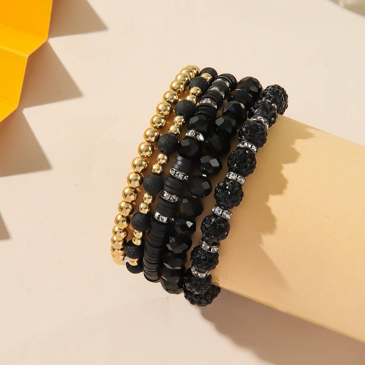 SIMPLE SET OF BLACK AND WHITE MULTI-PIECE BRACELETS_CWMM3544