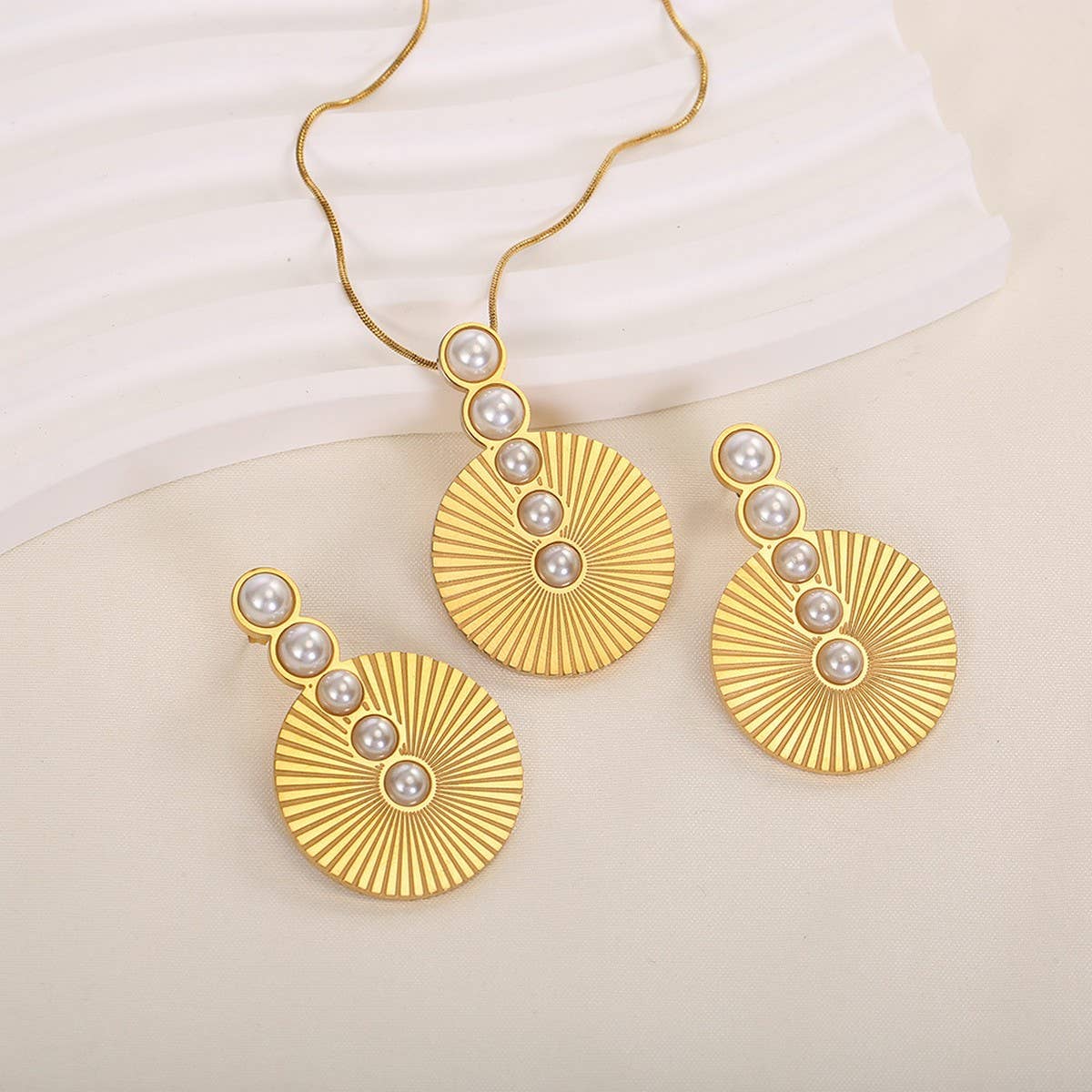 18K Plated Steel Necklace & Earrings with Pearls_CWMM8845