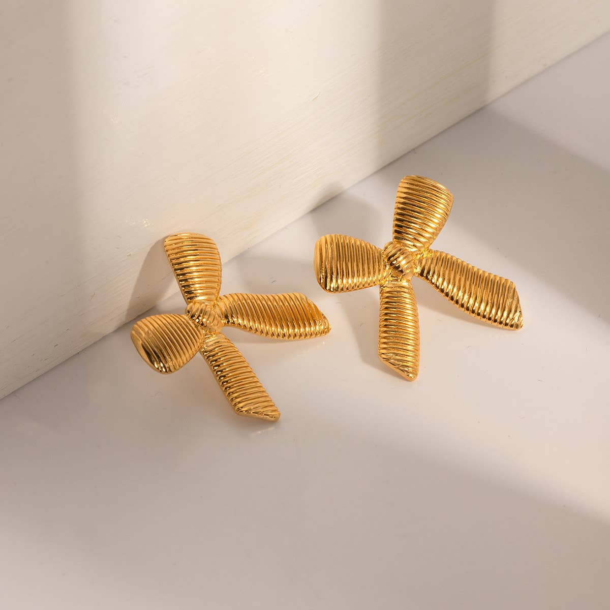 STAINLESS STEEL STRIPED BOW EARRINGS_CWAHA0890