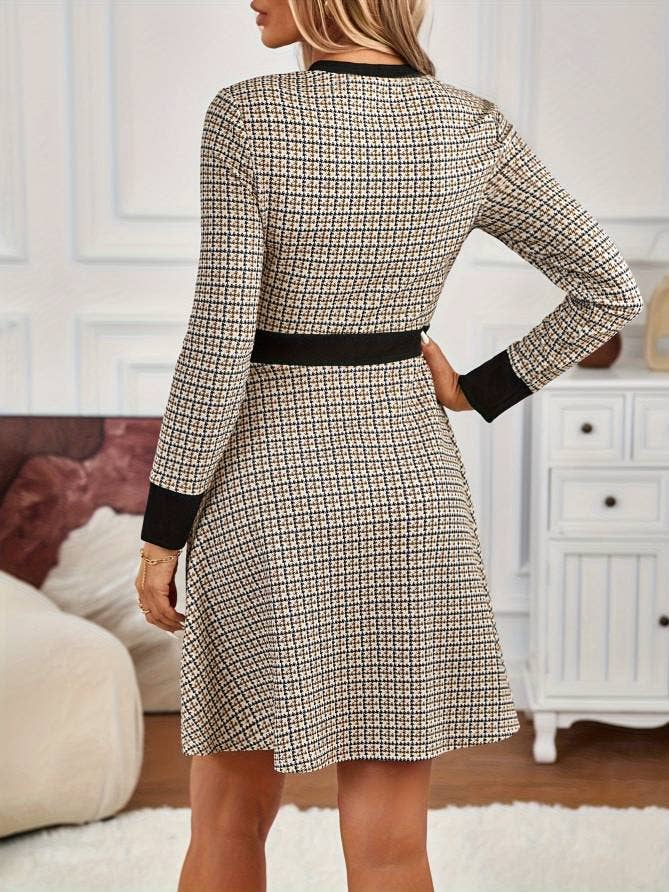 Long-sleeved knitted checkered button-down dress