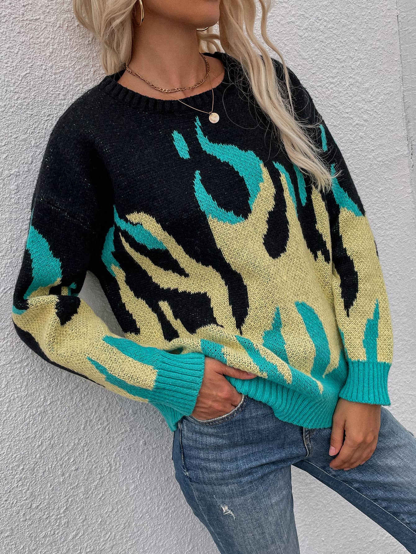 FLAME-JACQUARD CREW-NECK LONG-SLEEVED SWEATER