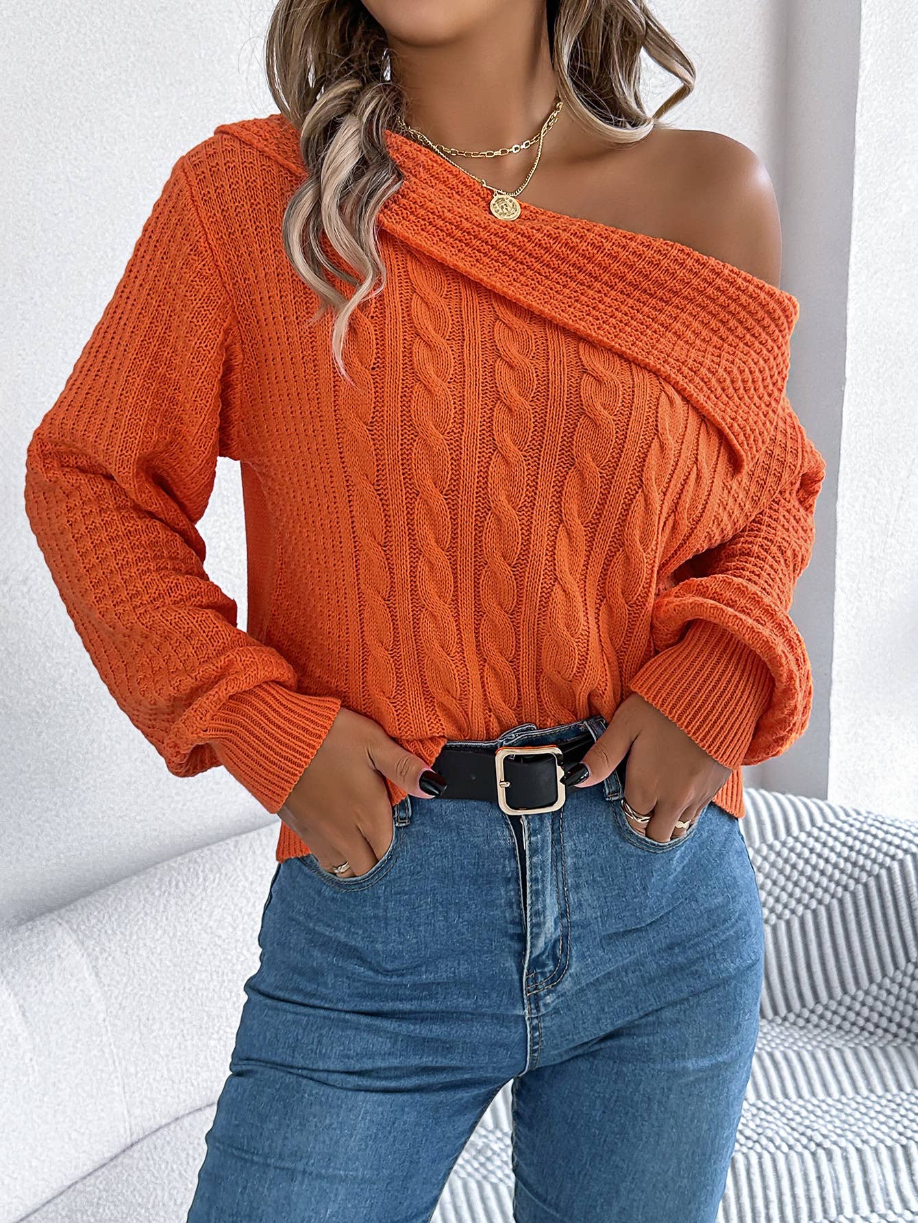 LONG SLEEVE PULLOVER SWEATER WITH STRAPLESS LAPEL