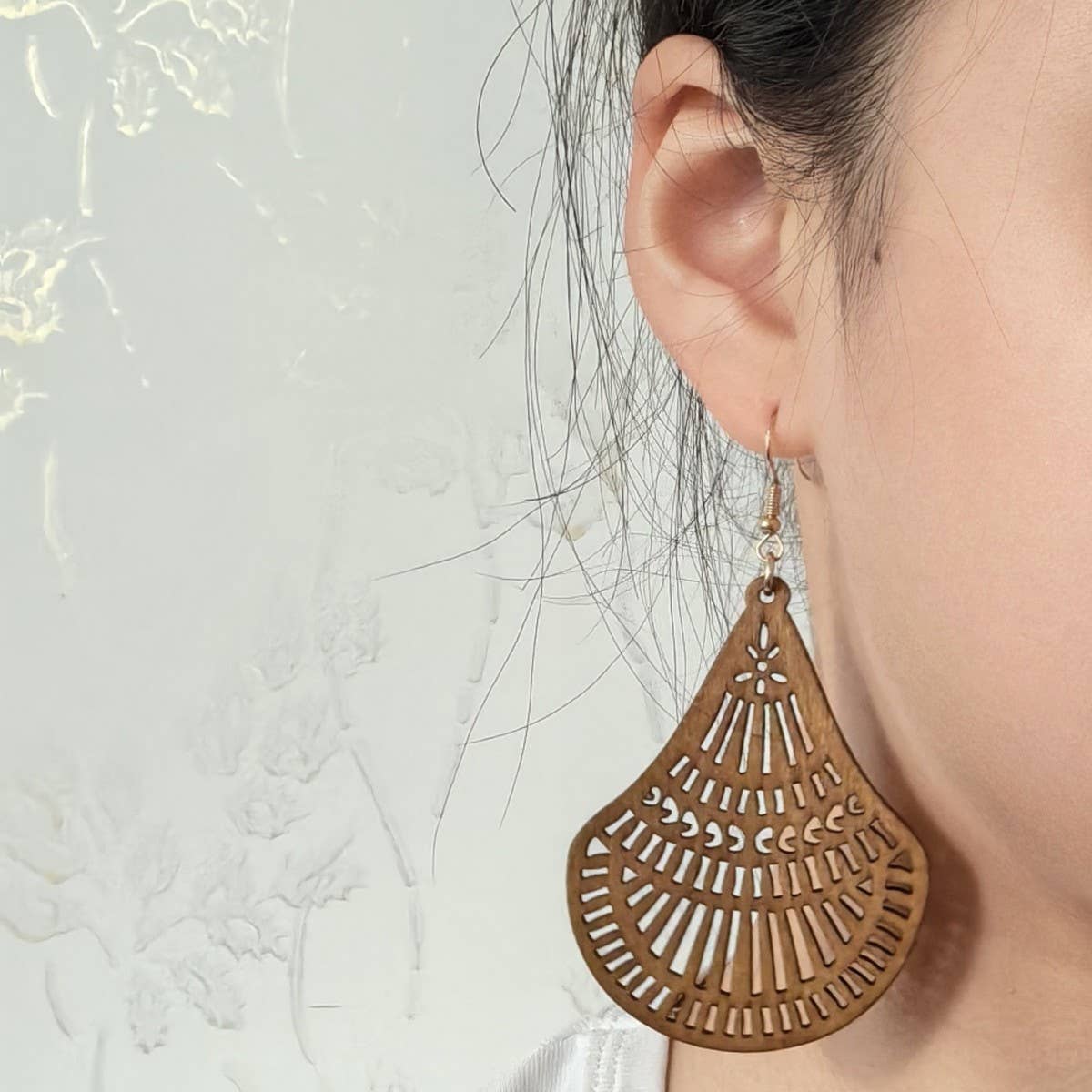 SIMPLE AND FASHIONABLE HOLLOW WATER DROP EARRINGS
