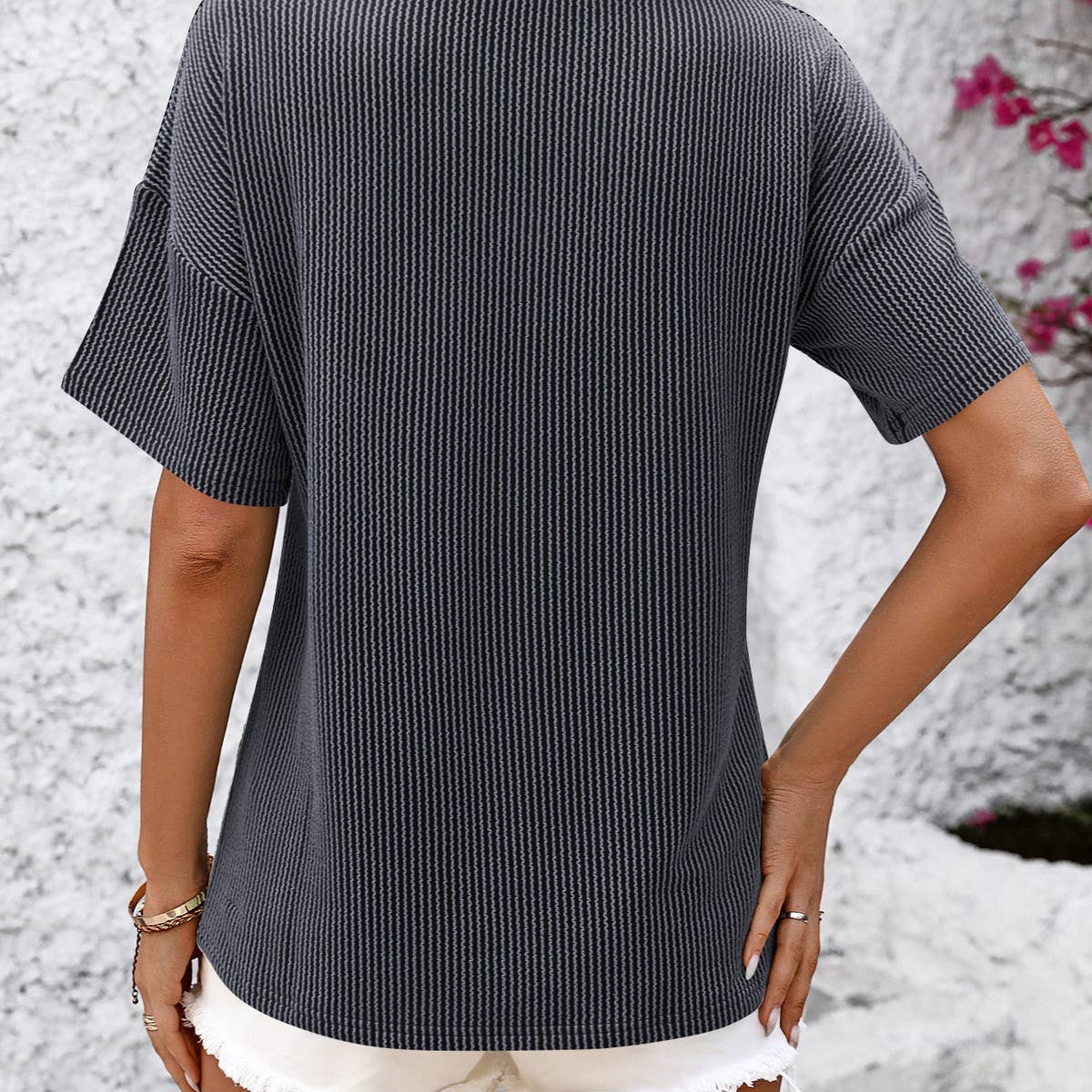 V-neck twist strip short sleeve loose T-shirt