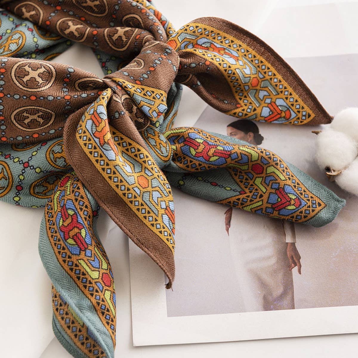 RETRO FASHION PRINTED SQUARE SCARF_CWASC0509