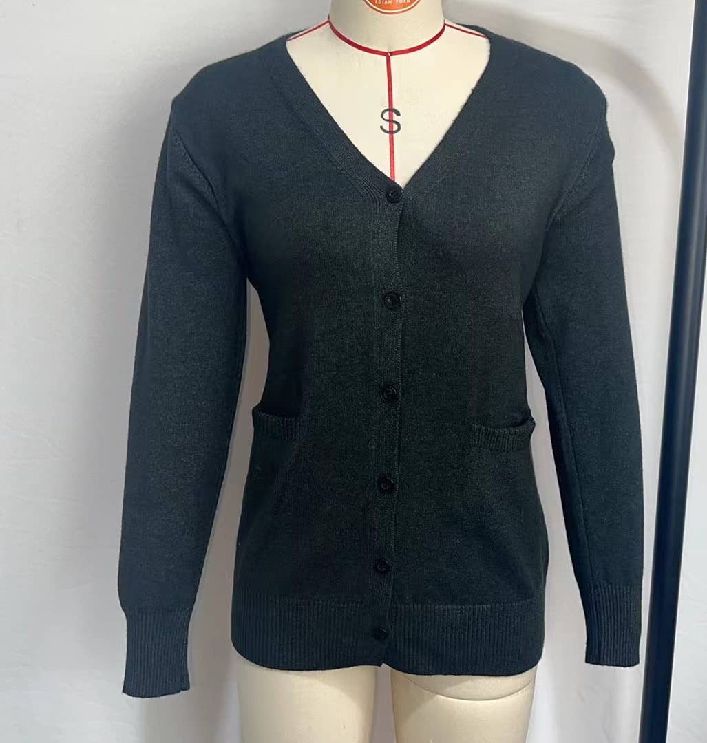 V-NECK SOLID COLOR SINGLE BREASTED SWEATER