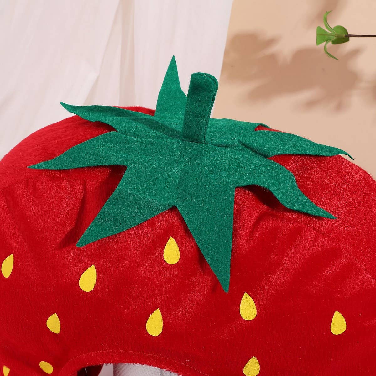 CWAH4062_CUTE PHOTO SHOW FUNNY HEADGEAR STRAWBERRY HAT