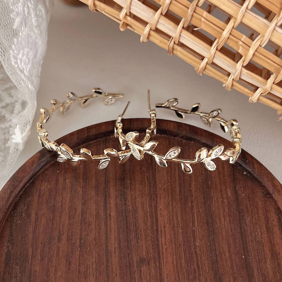 FOREST STYLE RETRO LEAF EARRINGS