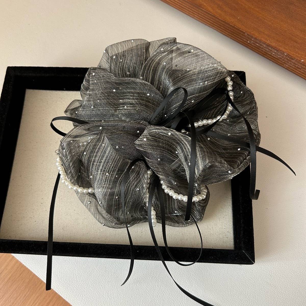 FRENCH STRIPED BOW COLLAR HAIR SCRUNCHIES