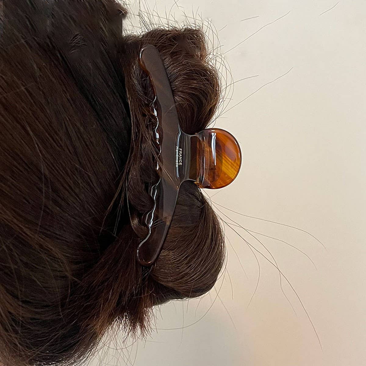 RETRO TEMPERAMENT CARAMEL LINE CLIP SHARK CLIP