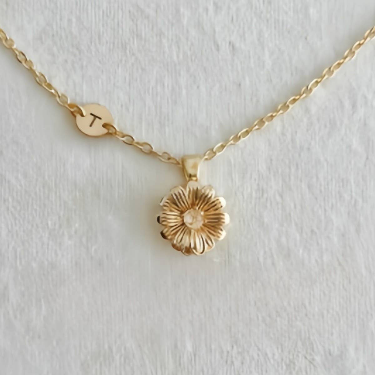 DECEMBER FLOWER ROTATING FLOWER LUCKY NECKLACE