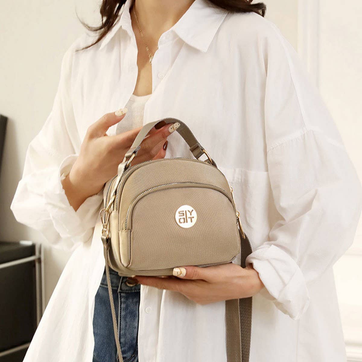FASHIONABLE AND CASUAL NYLON SHOULDER BAG_CWAB3490