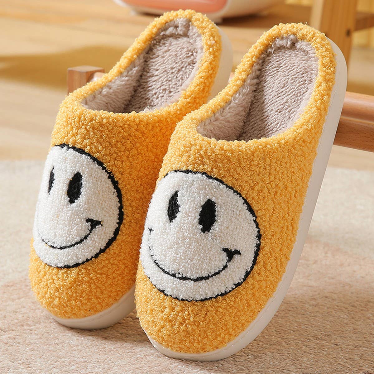 Cute Cartoon Smiling Face Fabric Slippers