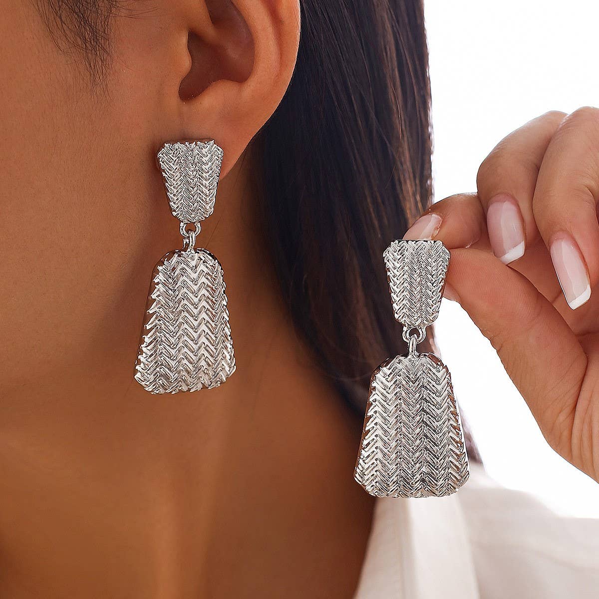 FASHIONABLE COMMUTING IRREGULAR TEXTURE EARRINGS