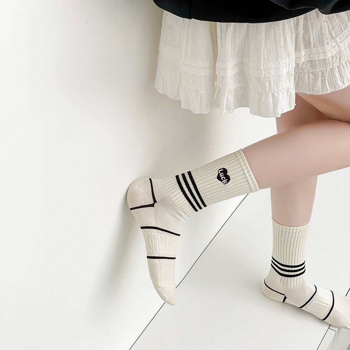 BLACK AND WHITE STRIPED MESH COTTON SOCKS_CWMS0956