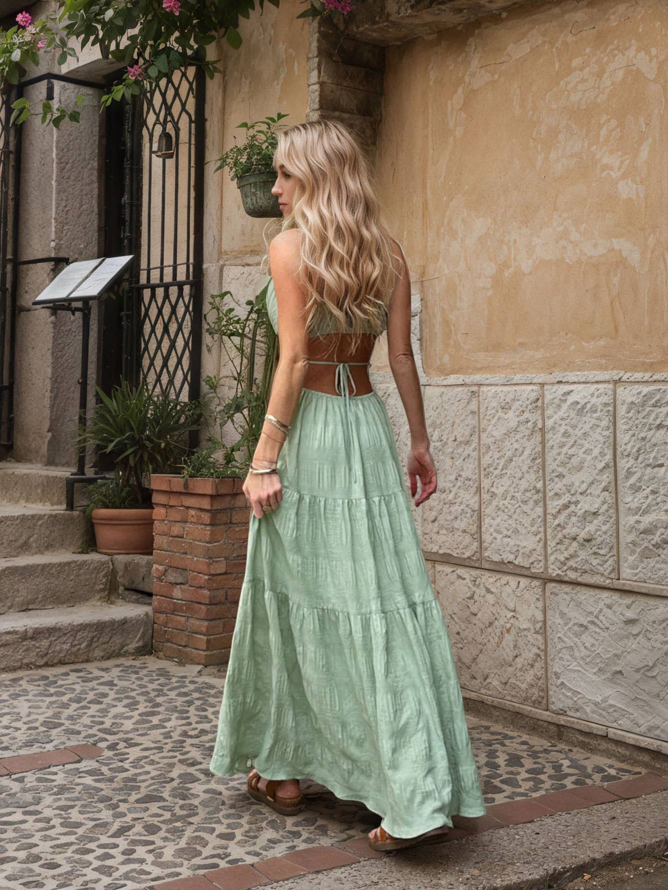 Literary, retro and sexy backless halter dress