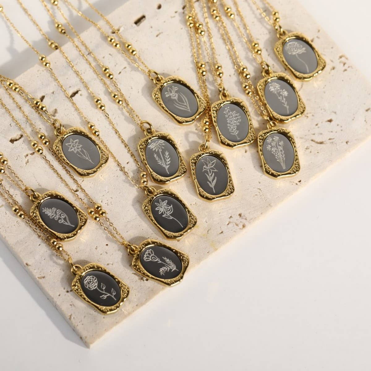 VINTAGE MAGIC MIRROR ROSE DECEMBER NECKLACE