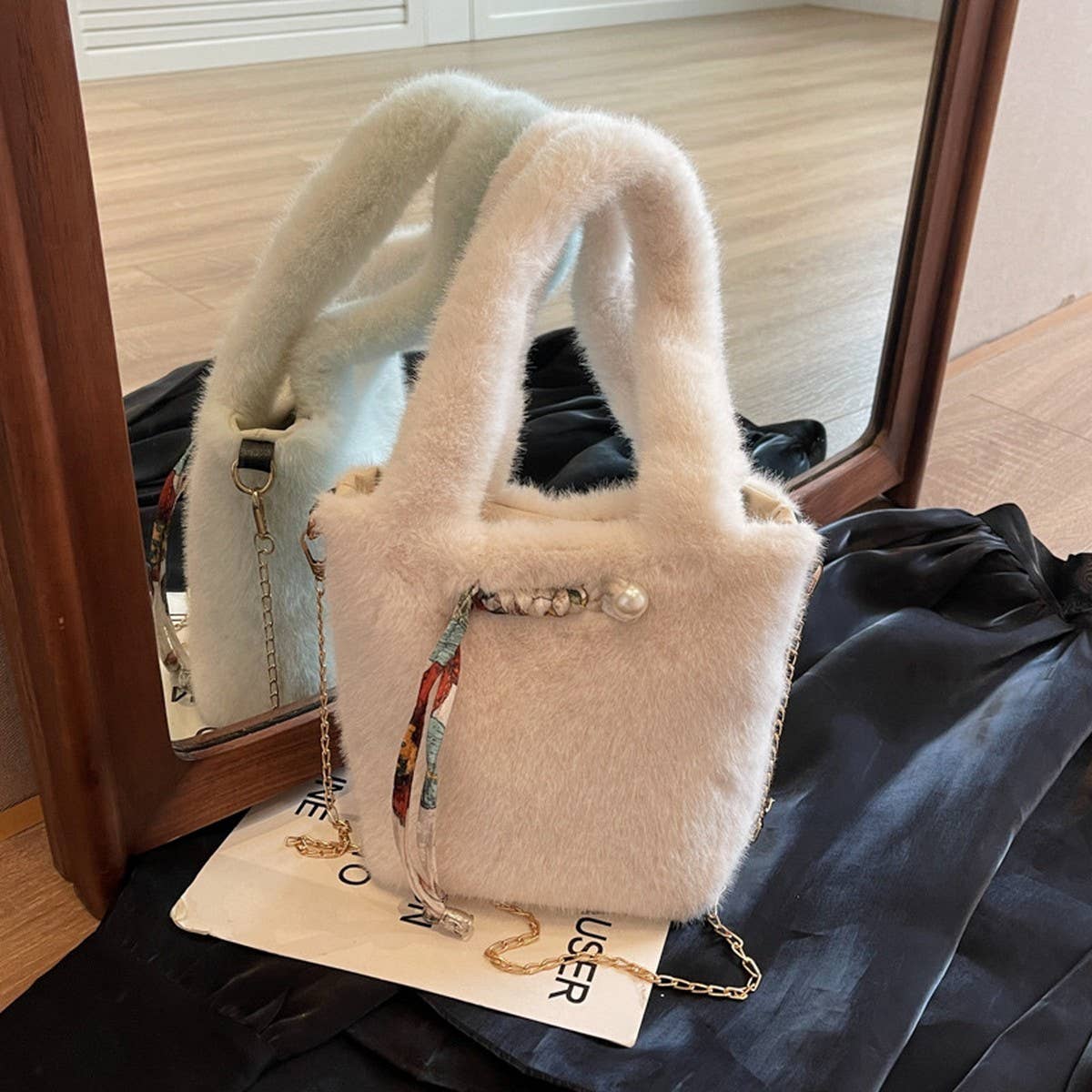 WINTER SHOULDER CROSSBODY PLUSH BUCKET BAG_CWAB3983