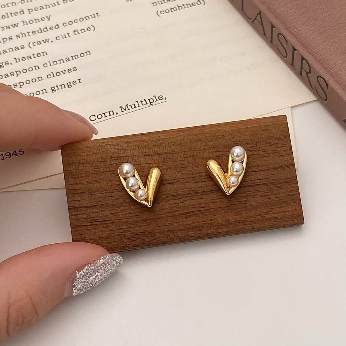 VALENTINE'S DAY HEART SHAPED SHELL PEARL EARRINGS