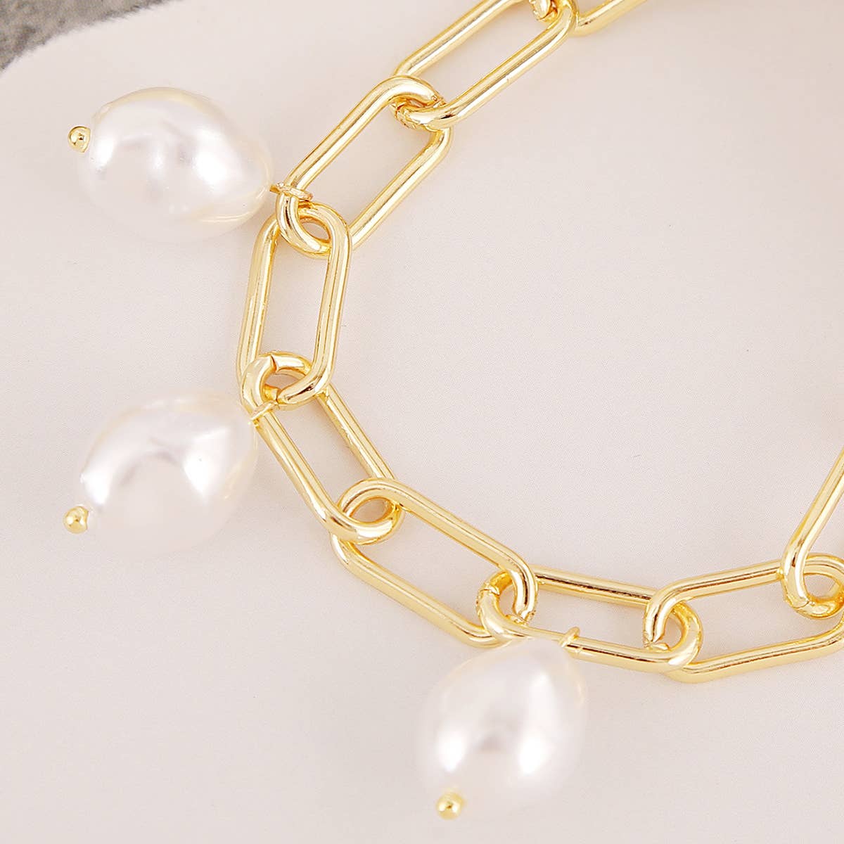 PEARL CHARM BEADED BRACELET_CWAJE0454