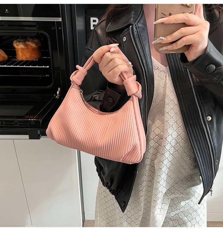 Simple pleated and creased single-shoulder bag