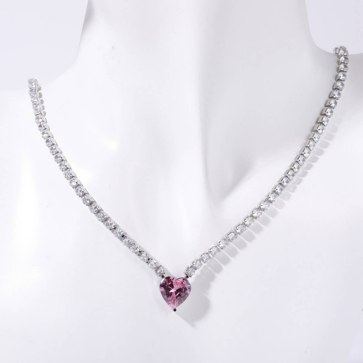 WOMEN'S EXQUISITE STAINLESS STEEL ZIRCON NECKLACE