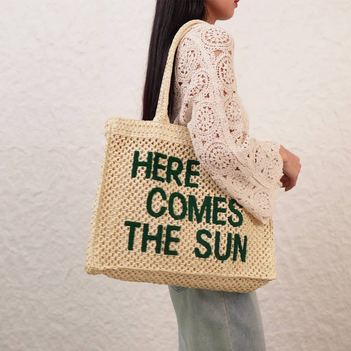 LARGE CAPACITY STRAW BAG WITH EMBROIDERED LETTERS_CWAB4700