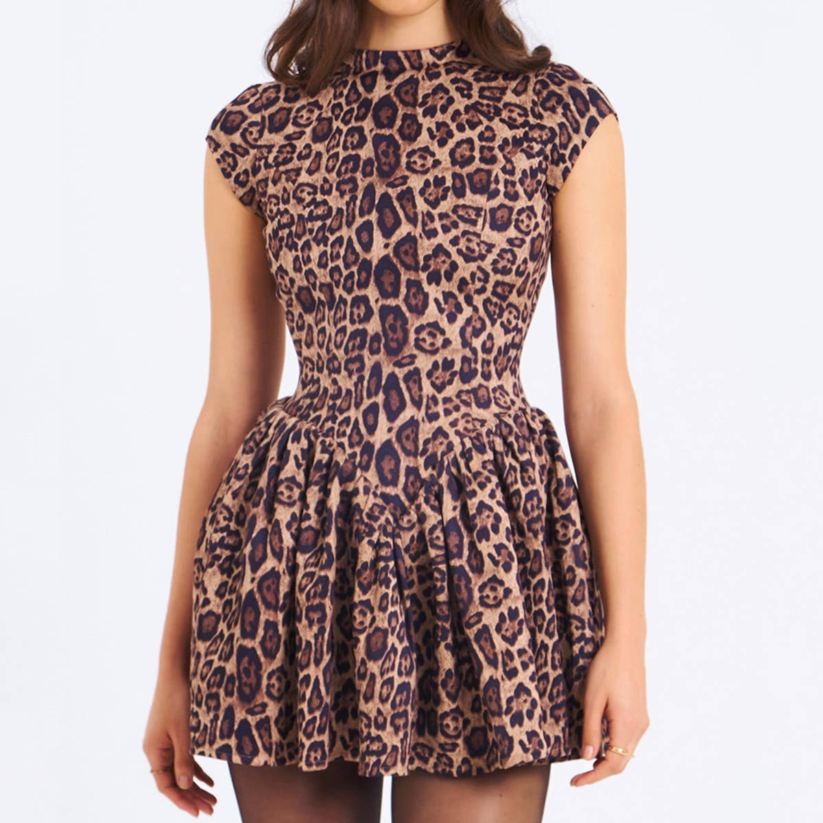 Backless round neck leopard print pleated dress