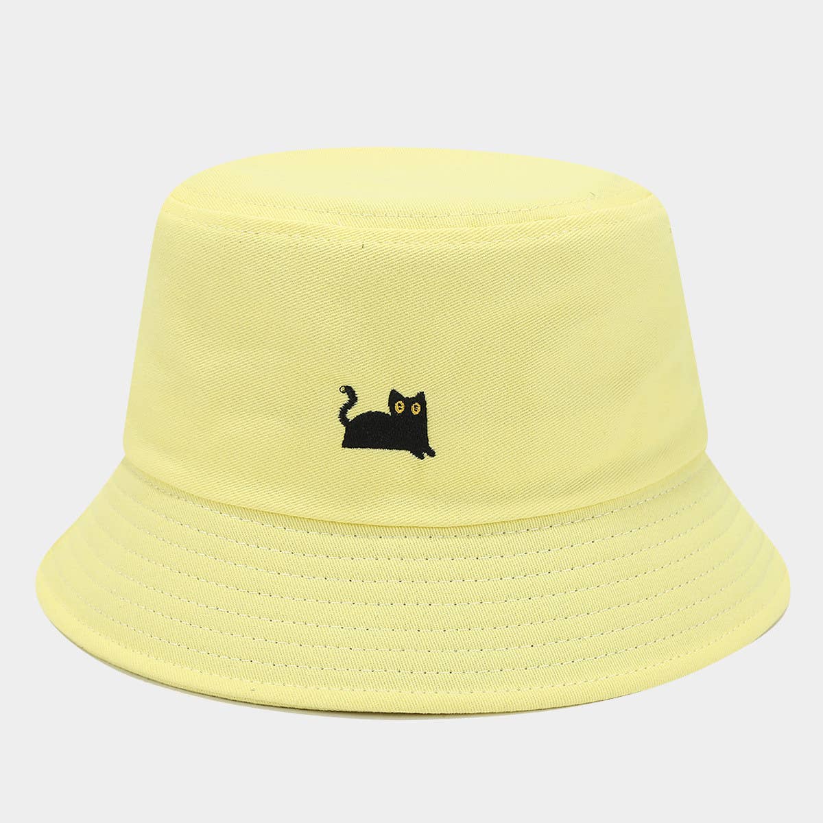 MACAROON-COLORED BLACK CAT EMBROIDERED BUCKET HAT_CWAH1631