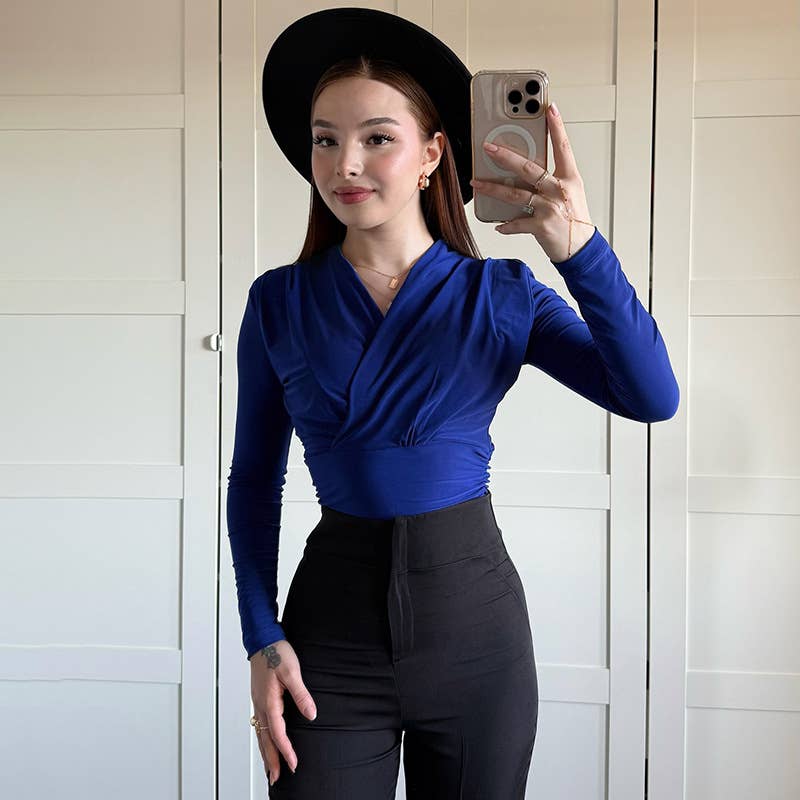 SOLID COLOR CROSS V-NECK PLEATED WAIST T-SHIRT