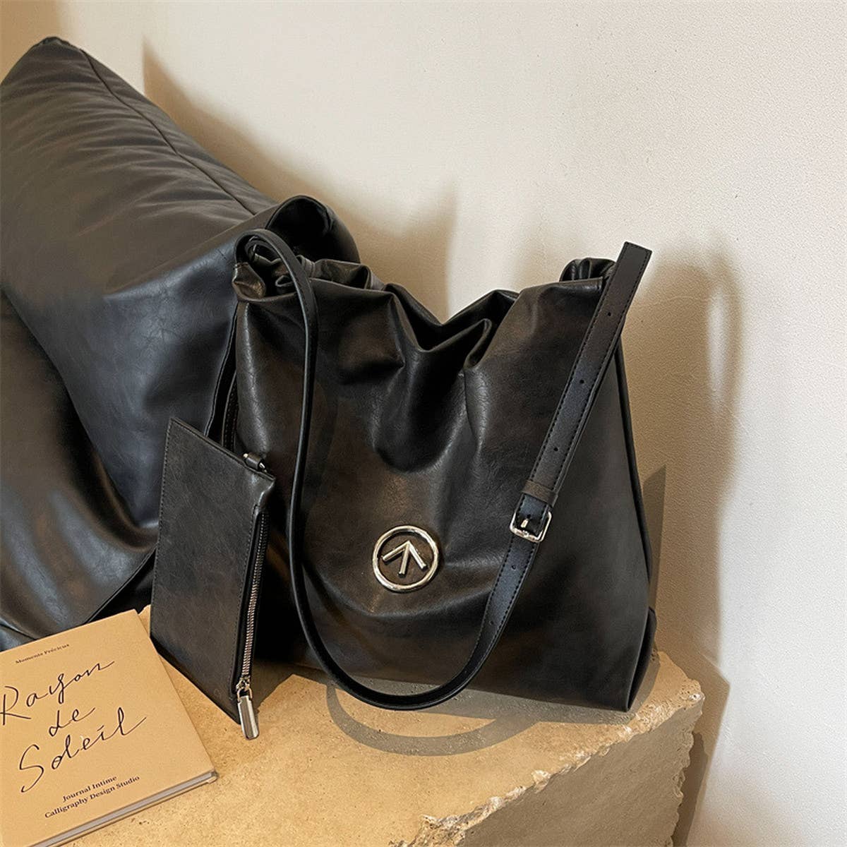 RETRO LARGE-CAPACITY COMMUTER ARMPIT BAG_CWAB1581