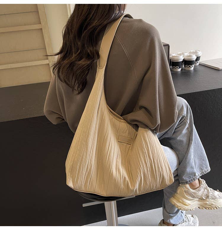 Large-capacity lightweight hand-held cloth bag