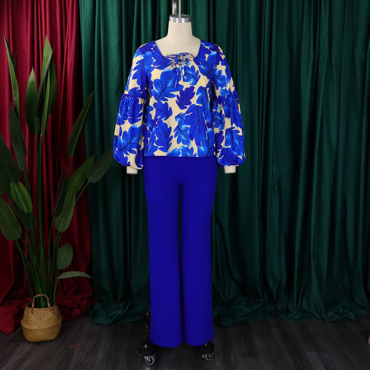 PRINTED TOP AND WIDE-LEG PANTS TWO-PIECE SET_CWSTB1142