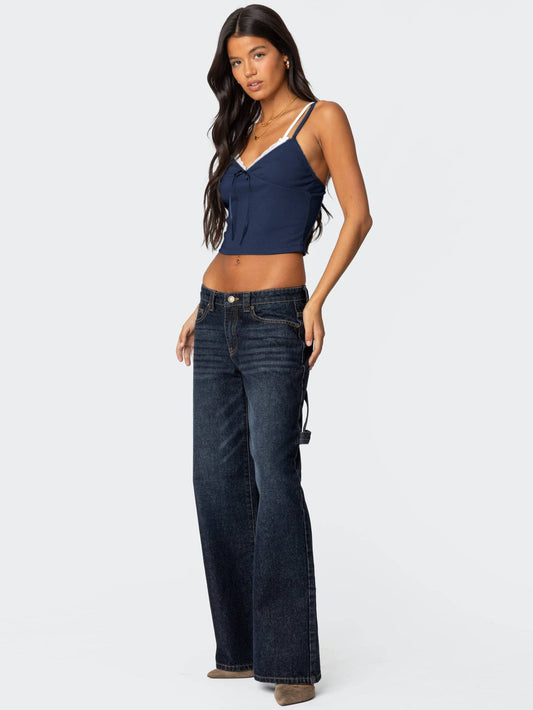 Lace Two low-cut, contrasting color fake pieces