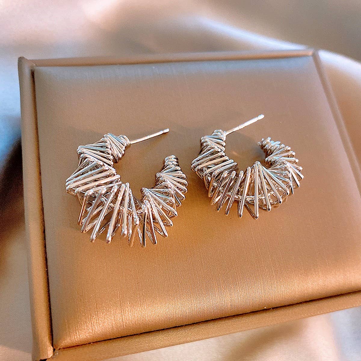 TWISTED HOLLOW C SHAPE FASHION EARRINGS