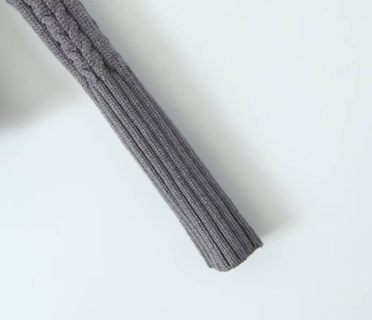 V-NECK HOODED SHORT KNIT SWEATER