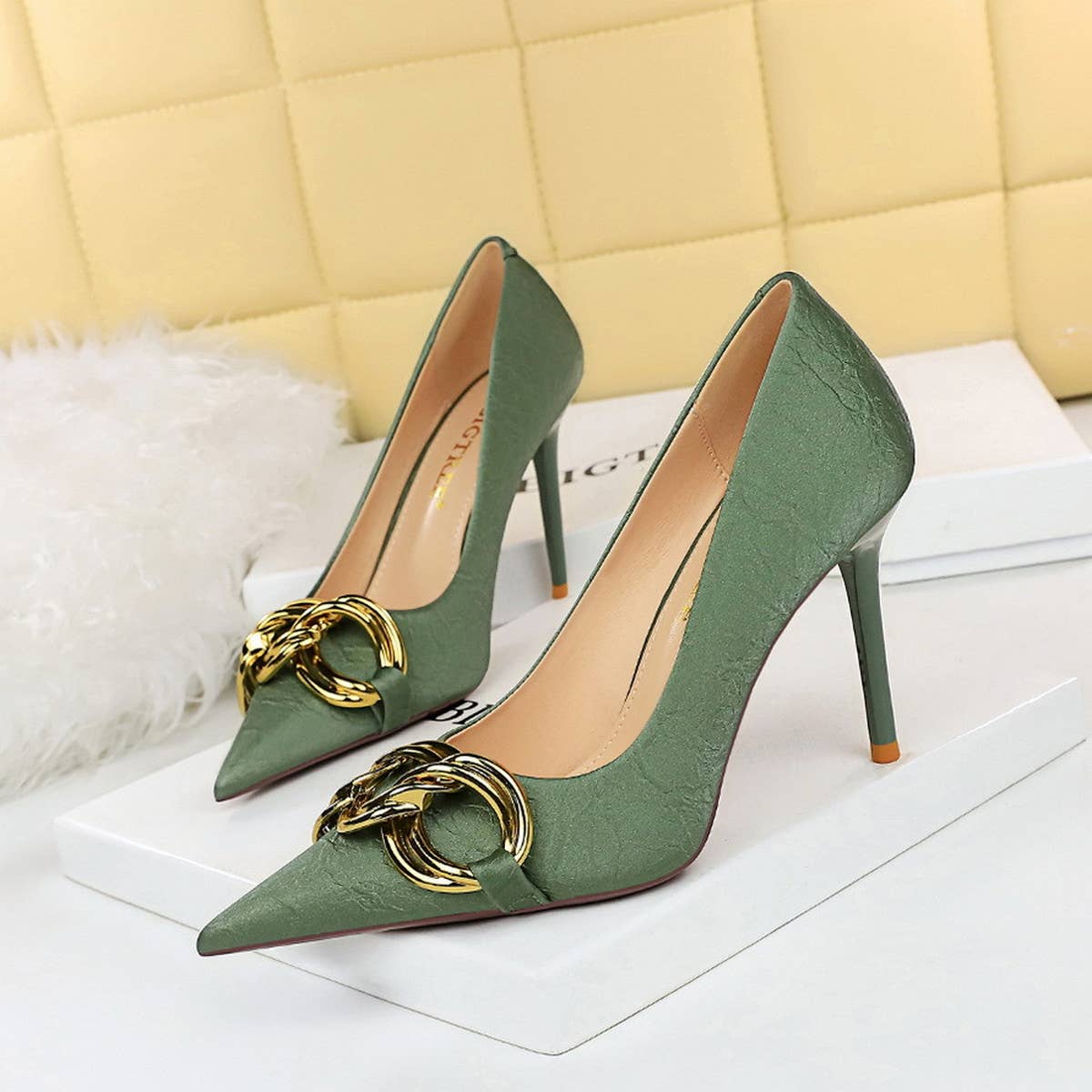 SHALLOW-MOUTHED POINTED METAL BUCKLE HIGH HEELS