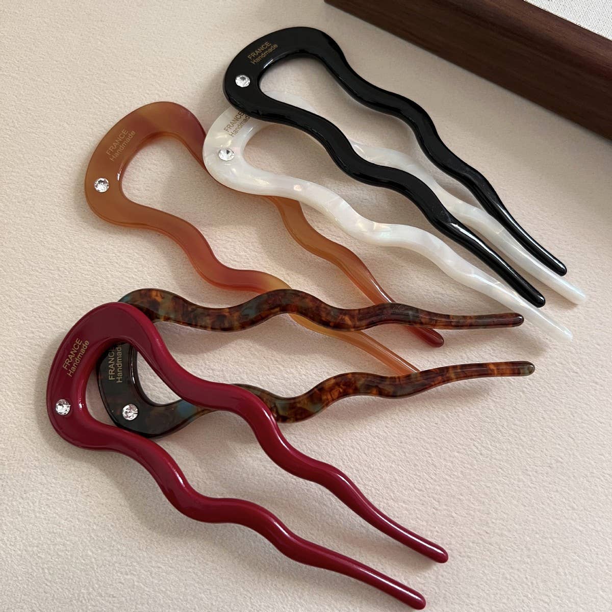 NICHE HIGH-END WAVY RETRO HAIRPIN_CWAHA2694