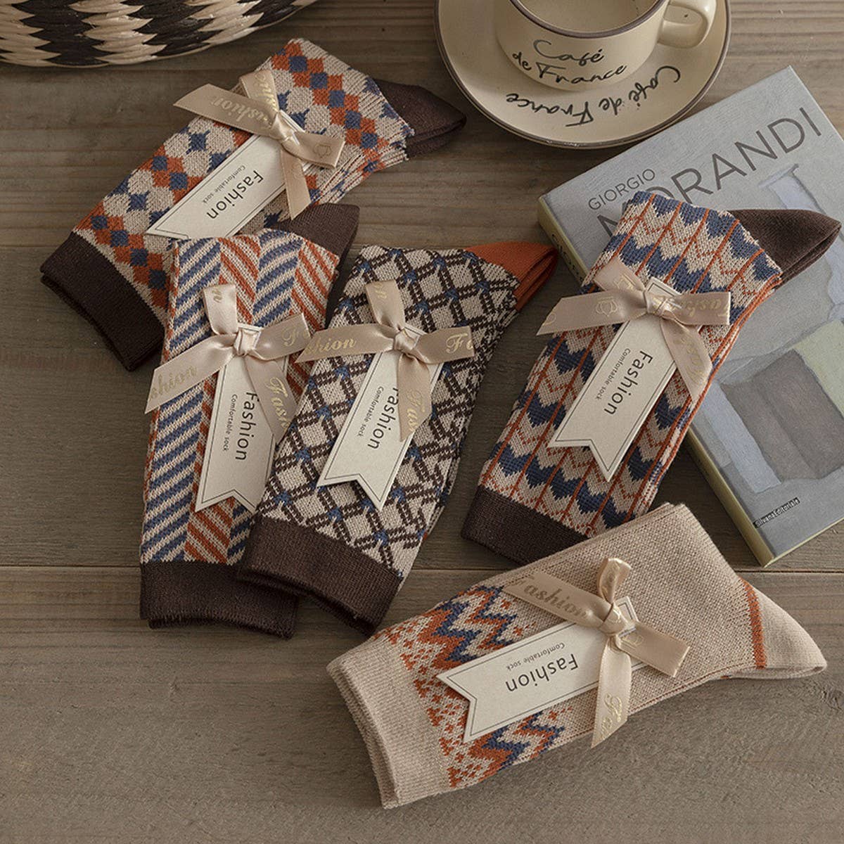 COLLEGE STYLE MID-TUBE WOMEN'S SOCKS FOR GIFTS