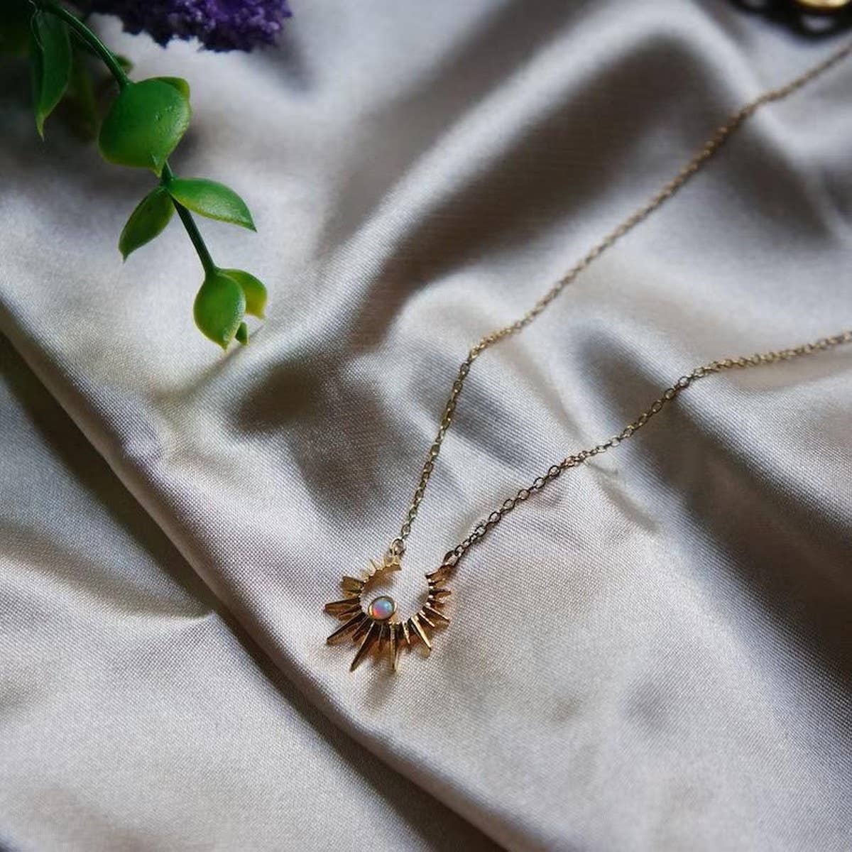 Star and Moon Hollow Clavicle Necklace_CWMM5326