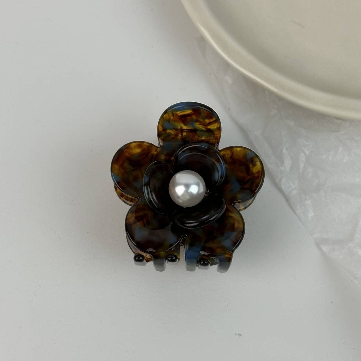 Medium double pearl flower clip with acetic acid texture