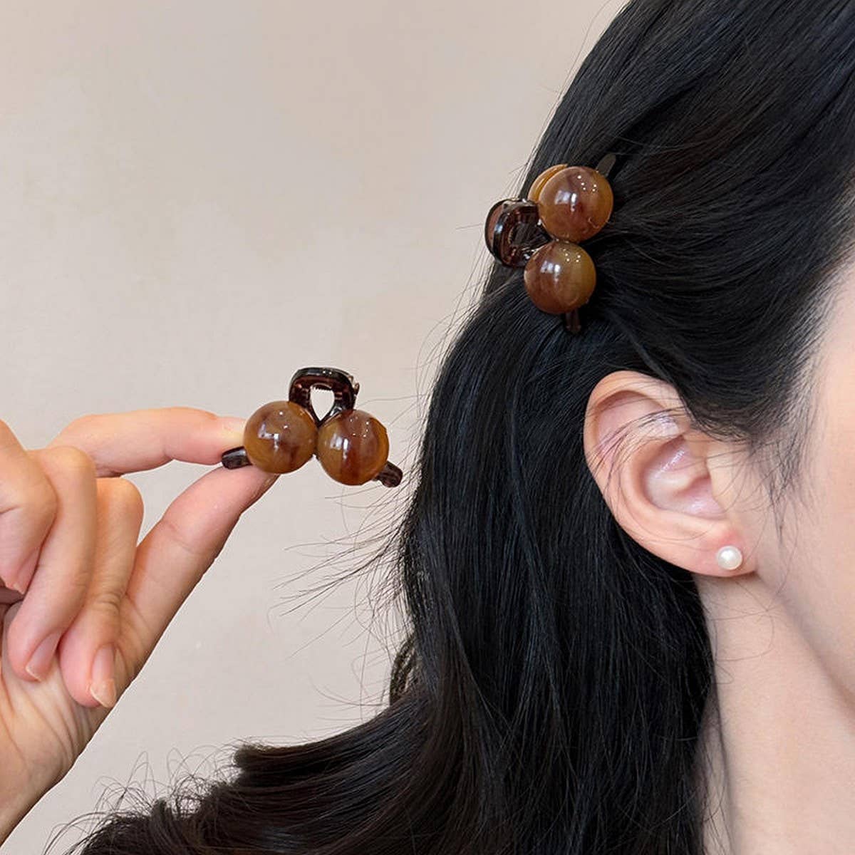 AMBER CHERRY CLIP BANGS HAIR SIDE SMALL SHARK CLIP_CWAHA3970