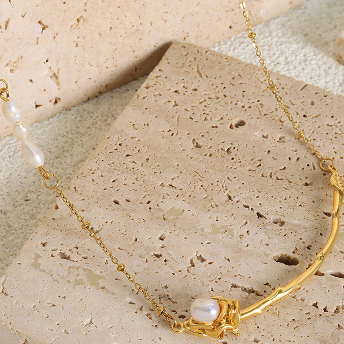 NATURAL FRESHWATER PEARL STAINLESS STEEL NECKLACE