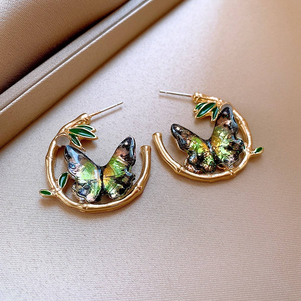 ROUND BAMBOO LEAF BUTTERFLY EARRINGS