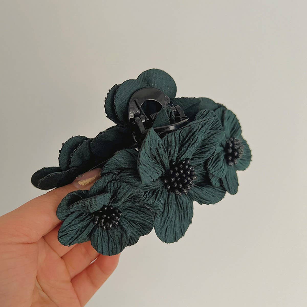 RETRO THREE-DIMENSIONAL FLOWER HAIRPINS_CWAHA1200