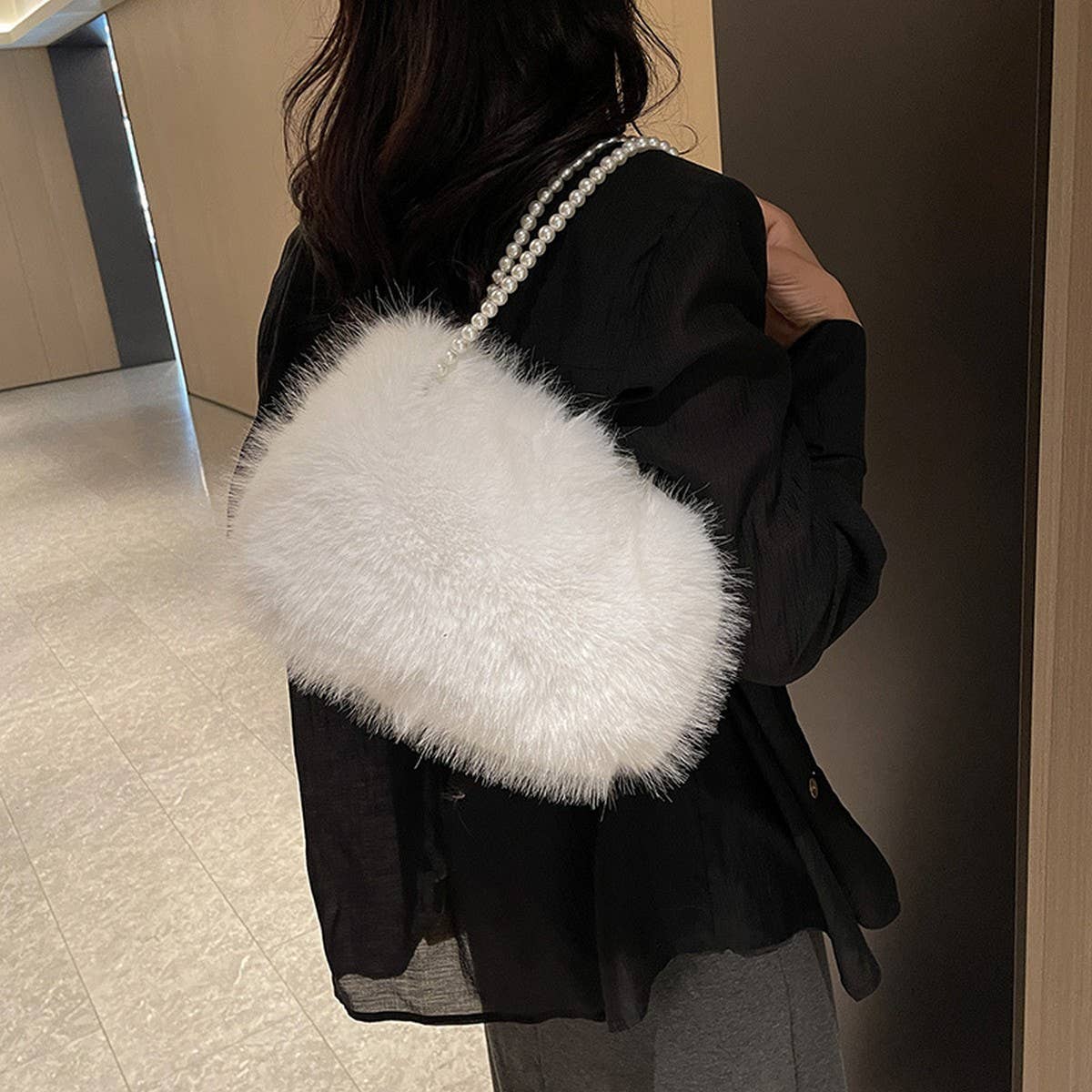 WINTER FASHION PEARL CHAIN SHOULDER PLUSH BAG_CWAB3950