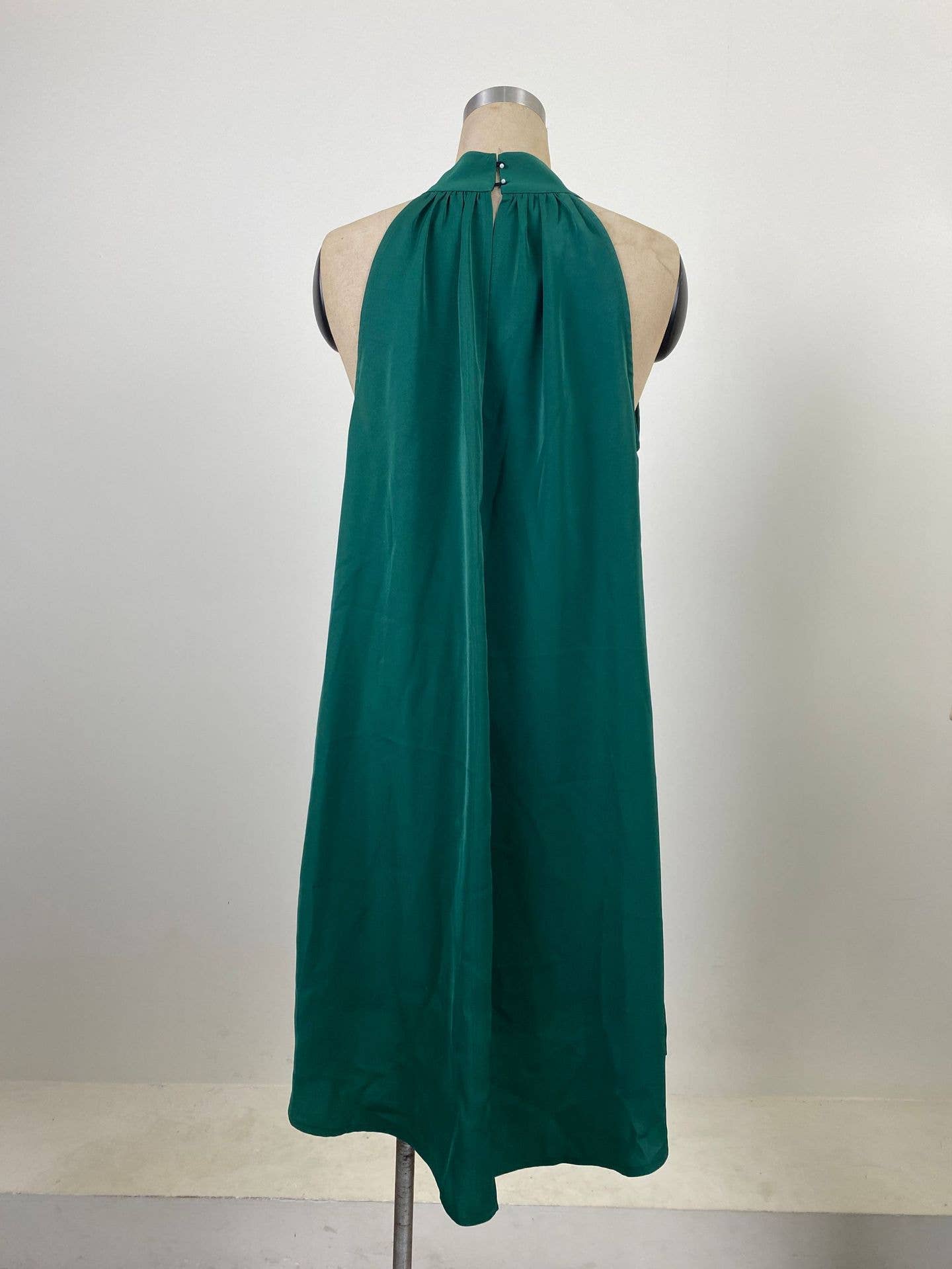 ELEGANT SLEEVELESS HALTER SHORT DRESS